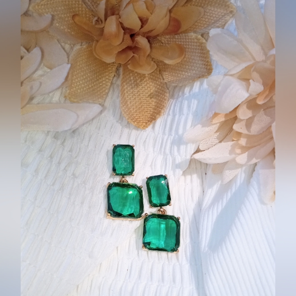 Emerald green earrings